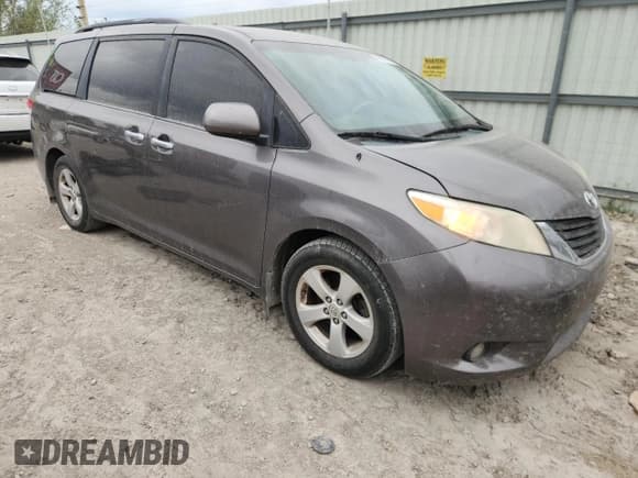✅ 2013 Toyota Sienna LE • VIN: 5TDKK3DC3DS342148 • Lot: 85937925. Listed on Copart with 183,916 mi. Free auction sales archive from the USA and detailed vehicle history report at DreamBid. Image 4.