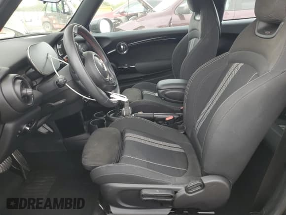 ✅ 2021 MINI Hardtop Cooper • VIN: WMWXR3C07M2N67122 • Lot: 86267695. Listed on Copart with 31,827 mi. Free auction sales archive from the USA and detailed vehicle history report at DreamBid. Image 7.