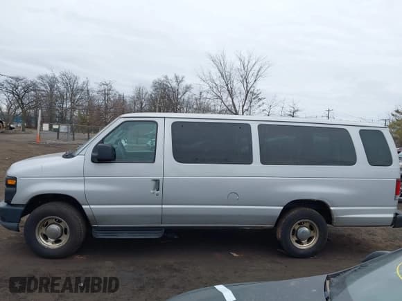 ✅ 2011 Ford Econoline Passenger XL • VIN: 1FBSS3BL4BDA30565 • Lot: 41718643. Wystawiony na IAAI z przebiegiem 230 184 mil. Bezpłatny archiwum sprzedaży aukcyjnych z USA i szczegółowy raport historii pojazdu na DreamBid. Zdjęcie 13.