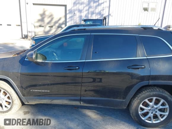 ✅ 2014 Jeep Cherokee Latitude • VIN: 1C4PJMCS3EW152522 • Lot: 43508623. Wystawiony na IAAI z przebiegiem 182 642 mil. Bezpłatny archiwum sprzedaży aukcyjnych z USA i szczegółowy raport historii pojazdu na DreamBid. Zdjęcie 6.