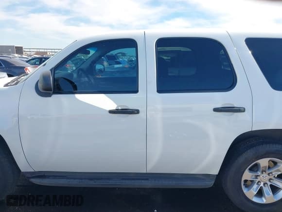 ✅ 2014 Chevrolet Tahoe Commercial • VIN: 1GNLC2E06ER162167 • Lot: 43810264. Wystawiony na IAAI z przebiegiem 177 870 mil. Bezpłatny archiwum sprzedaży aukcyjnych z USA i szczegółowy raport historii pojazdu na DreamBid. Zdjęcie 14.