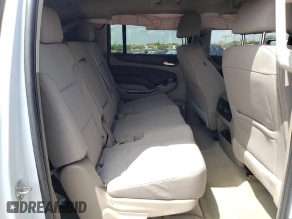 ✅ 2016 Chevrolet Suburban LS • VIN: 1GNSCGKC5GR416428 • Lot: 57047281. Wystawiony na Copart z przebiegiem 13 334 mil. Bezpłatny archiwum sprzedaży aukcyjnych z USA i szczegółowy raport historii pojazdu na DreamBid. Zdjęcie 6.