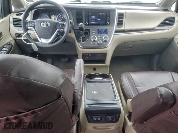 ✅ 2019 Toyota Sienna Limited • VIN: 5TDYZ3DC3KS984629 • Lot: 95870935. Wystawiony na Copart z przebiegiem 106 716 mil. Bezpłatny archiwum sprzedaży aukcyjnych z USA i szczegółowy raport historii pojazdu na DreamBid. Zdjęcie 8.