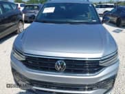 ✅ 2024 Volkswagen Tiguan SE R-Line Black • VIN: 3VV8B7AX5RM128490 • Lot: 42977920. Wystawiony na IAAI z przebiegiem 10 147 mil. Bezpłatny archiwum sprzedaży aukcyjnych z USA i szczegółowy raport historii pojazdu na DreamBid. Zdjęcie 12.