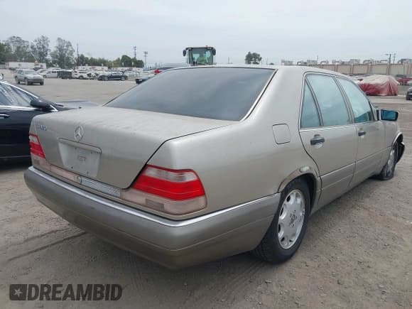 ✅ 1996 Mercedes-Benz S 320 • VIN: WDBGA43E7TA298599 • Lot: 43108321. Listed on IAAI with 260,694 mi. Free auction sales archive from the USA and detailed vehicle history report at DreamBid. Image 4.