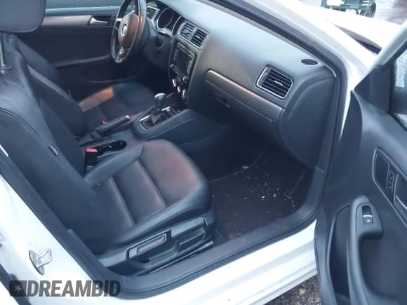 ✅ 2015 Volkswagen Jetta S • VIN: 3VWLA7AJXFM408597 • Lot: 43686704. Listed on IAAI with 120,693 mi. Free auction sales archive from the USA and detailed vehicle history report at DreamBid. Image 5.