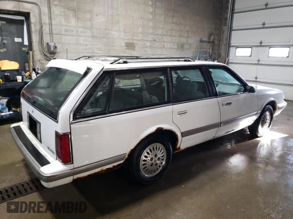 ✅ 1996 Oldsmobile Cutlass Ciera SL • VIN: 1G3AJ85M4T6309287 • Лот: 83699894. Опубликован ранее на Copart с пробегом 94 876 миль. Бесплатный доступ к архиву аукционных продаж из США и подробный отчёт об истории автомобиля на DreamBid. Изображение 3.