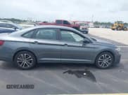 ✅ 2023 Volkswagen Jetta Sport • VIN: 3VWBM7BU7PM062022 • Lot: 42642206. Wystawiony na IAAI z przebiegiem 11 273 mil. Bezpłatny archiwum sprzedaży aukcyjnych z USA i szczegółowy raport historii pojazdu na DreamBid. Zdjęcie 13.