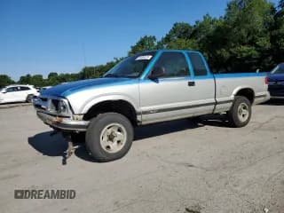 ✅ 1995 Chevrolet S-10 LS • VIN: 1GCCS1948S8254384 • Лот: 65469475. Опубликован ранее на Copart с пробегом 205 348 миль. Бесплатный доступ к архиву аукционных продаж из США и подробный отчёт об истории автомобиля на DreamBid. Изображение 1.