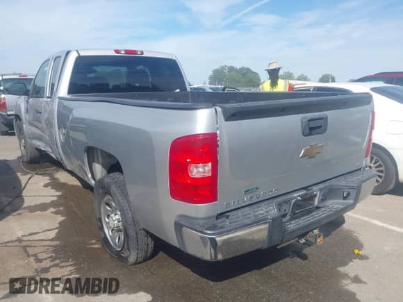 2010 Chevrolet Silverado 1500 Work Truck z VIN 1GCSCPE02AZ204250, wystawiony jako IAAI lot #43064312 z przebiegiem 141 651 mil mil oraz . Historia ofert i sprzedaży dostępna na DreamBid. Obrazek 3.