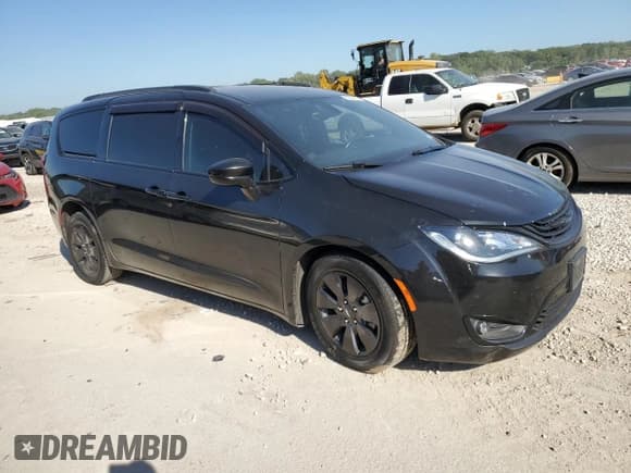 ✅ 2019 Chrysler Pacifica Hybrid Touring Plus • VIN: 2C4RC1H75KR653521 • Лот: 69822014. Опубликован ранее на Copart с пробегом 128 429 миль. Бесплатный доступ к архиву аукционных продаж из США и подробный отчёт об истории автомобиля на DreamBid. Изображение 4.