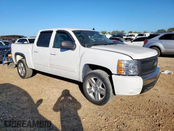 2008 Chevrolet Silverado 1500 1LT z VIN 3GCEC13JX8G266723, wystawiony jako Copart lot #90753765 z przebiegiem 201 476 mil mil oraz Czysty tytuł • Clean title. Historia ofert i sprzedaży dostępna na DreamBid. Obrazek 4.