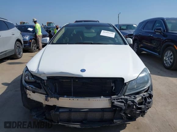 ✅ 2013 Mercedes-Benz C 250 • VIN: WDDGJ4HB2DG089470 • Lot: 41925359. Wystawiony na IAAI z przebiegiem 113 160 mil. Bezpłatny archiwum sprzedaży aukcyjnych z USA i szczegółowy raport historii pojazdu na DreamBid. Zdjęcie 13.