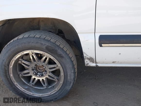 ✅ 2001 Chevrolet Suburban LS • VIN: 3GNEC16T01G138002 • Лот: 42317851. Опубликован ранее на IAAI с пробегом 226 769 миль. Бесплатный доступ к архиву аукционных продаж из США и подробный отчёт об истории автомобиля на DreamBid. Изображение 6.