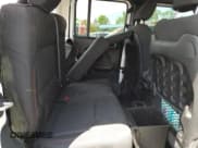 ✅ 2022 Jeep Wrangler Unlimited Rubicon • VIN: 1C4HJXFN2NW211037 • Lot: 49897115. Wystawiony na Copart z przebiegiem 21 878 mil. Bezpłatny archiwum sprzedaży aukcyjnych z USA i szczegółowy raport historii pojazdu na DreamBid. Zdjęcie 10.