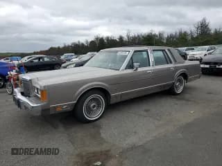 ✅ 1989 Lincoln Town Car • VIN: 1LNBM83F7KY627418 • Lot: 67242135. Listed on Copart with 91,761 mi. Free auction sales archive from the USA and detailed vehicle history report at DreamBid. Image 1.