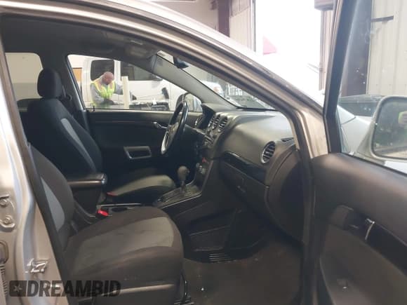 ✅ 2014 Chevrolet Captiva Sport LS • VIN: 3GNAL2EKXES525186 • Lot: 41879433. Wystawiony na IAAI z przebiegiem 137 064 mil. Bezpłatny archiwum sprzedaży aukcyjnych z USA i szczegółowy raport historii pojazdu na DreamBid. Zdjęcie 5.