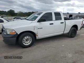 ✅ 2010 Dodge 1500 ST • VIN: 1D7RB1GK9AS162655 • Лот: 71649924. Опубликован ранее на Copart с пробегом 177 390 миль. Бесплатный доступ к архиву аукционных продаж из США и подробный отчёт об истории автомобиля на DreamBid. Изображение 1.