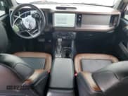 ✅ 2023 Ford Bronco Outer Banks • VIN: 1FMEE5BP7PLB67930 • Лот: 68361215. Опубликован ранее на Copart с пробегом 42 507 миль. Бесплатный доступ к архиву аукционных продаж из США и подробный отчёт об истории автомобиля на DreamBid. Изображение 8.