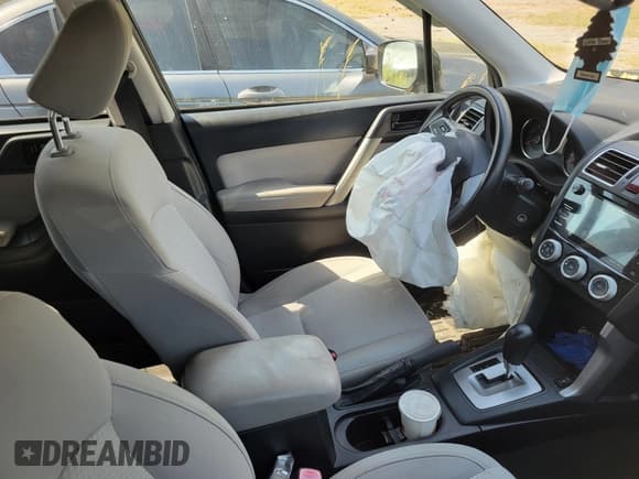 ✅ 2016 Subaru Forester Premium • VIN: JF2SJAGC6GH508076 • Lot: 43274597. Wystawiony na IAAI z przebiegiem Nie podano. Bezpłatny archiwum sprzedaży aukcyjnych z USA i szczegółowy raport historii pojazdu na DreamBid. Zdjęcie 5.