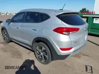2017 Hyundai Tucson Sport z VIN KM8J3CA28HU592616, wystawiony jako IAAI lot #43411270 z przebiegiem 83 847 mil mil oraz . Historia ofert i sprzedaży dostępna na DreamBid. Obrazek 3.