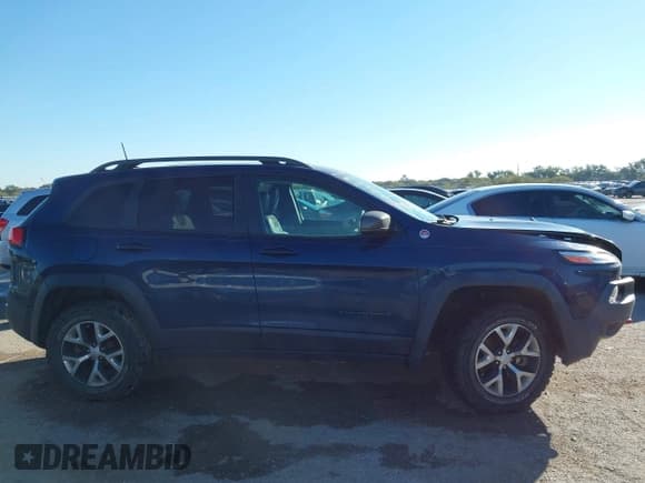 ✅ 2018 Jeep Cherokee Trailhawk • VIN: 1C4PJMBX9JD515702 • Lot: 43622143. Listed on IAAI with 82,254 mi. Free auction sales archive from the USA and detailed vehicle history report at DreamBid. Image 13.