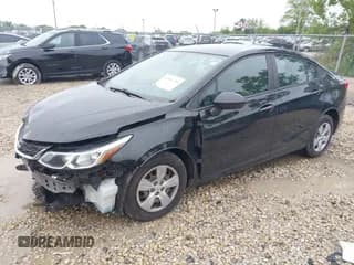 ✅ 2018 Chevrolet Cruze LS • VIN: 1G1BC5SM5J7241101 • Lot: 42307244. Wystawiony na IAAI z przebiegiem 72 586 mil. Bezpłatny archiwum sprzedaży aukcyjnych z USA i szczegółowy raport historii pojazdu na DreamBid. Zdjęcie 2.