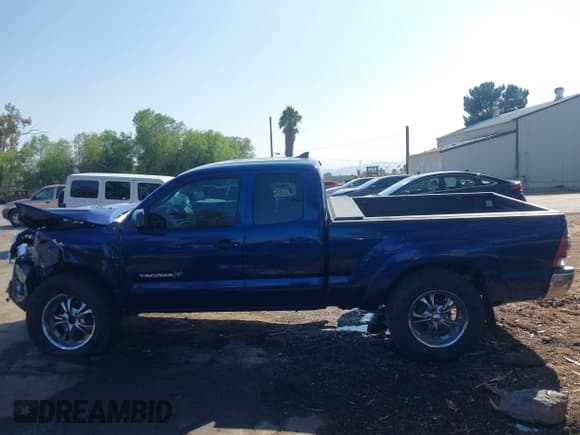 ✅ 2014 Toyota Tacoma PreRunner • VIN: 5TFTU4GNXEX056178 • Lot: 43344457. Listed on IAAI with 185,884 mi. Free auction sales archive from the USA and detailed vehicle history report at DreamBid. Image 14.