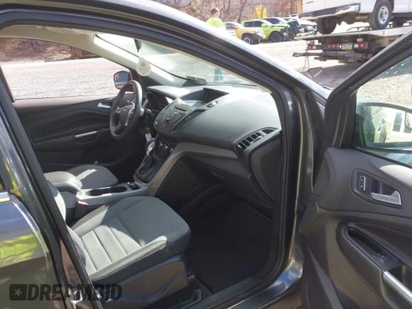 ✅ 2016 Ford Escape SE • VIN: 1FMCU9GX0GUB92656 • Лот: 43641641. Опубликован ранее на IAAI с пробегом 113 422 миль. Бесплатный доступ к архиву аукционных продаж из США и подробный отчёт об истории автомобиля на DreamBid. Изображение 5.