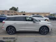 ✅ 2024 Lincoln Corsair Grand Touring • VIN: 5LMTJ5DZ5RUL04522 • Lot: 42819636. Wystawiony na IAAI z przebiegiem 13 331 mil. Bezpłatny archiwum sprzedaży aukcyjnych z USA i szczegółowy raport historii pojazdu na DreamBid. Zdjęcie 14.