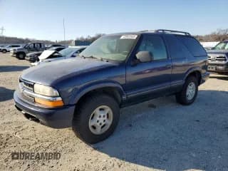 ✅ 2000 Chevrolet Blazer LS • VIN: 1GNCT18W8YK234090 • Lot: 43063565. Wystawiony na Copart z przebiegiem 96 942 mil. Bezpłatny archiwum sprzedaży aukcyjnych z USA i szczegółowy raport historii pojazdu na DreamBid. Zdjęcie 1.