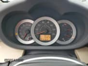 ✅ 2010 Toyota RAV4 • VIN: 2T3ZF4DV3AW017262 • Лот: 92637405. Опубликован ранее на Copart с пробегом 122 015 миль. Бесплатный доступ к архиву аукционных продаж из США и подробный отчёт об истории автомобиля на DreamBid. Изображение 9.