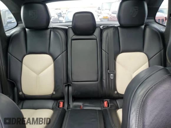 ✅ 2017 Porsche Cayenne GTS • VIN: WP1AD2A22HLA81676 • Lot: 50142495. Wystawiony na Copart z przebiegiem 88 742 mil. Bezpłatny archiwum sprzedaży aukcyjnych z USA i szczegółowy raport historii pojazdu na DreamBid. Zdjęcie 10.