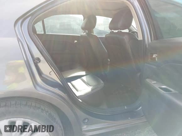 ✅ 2010 Ford Fusion Hybrid • VIN: 3FADP0L38AR281426 • Lot: 43627295. Wystawiony na IAAI z przebiegiem 181 129 mil. Bezpłatny archiwum sprzedaży aukcyjnych z USA i szczegółowy raport historii pojazdu na DreamBid. Zdjęcie 8.