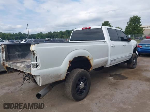 ✅ 2015 Chevrolet Silverado 2500HD LT • VIN: 1GC1KVE85FF611982 • Lot: 42755814. Listed on IAAI with 130,712 mi. Free auction sales archive from the USA and detailed vehicle history report at DreamBid. Image 4.