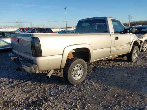 ✅ 2006 Chevrolet Silverado 2500HD Work Truck • VIN: 1GCHC24D36E189516 • Lot: 43599165. Wystawiony na IAAI z przebiegiem 211 732 mil. Bezpłatny archiwum sprzedaży aukcyjnych z USA i szczegółowy raport historii pojazdu na DreamBid. Zdjęcie 4.