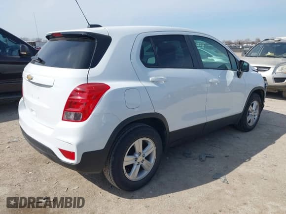 ✅ 2022 Chevrolet Trax LS • VIN: KL7CJKSM3NB549433 • Lot: 41574948. Listed on IAAI with 49,440 mi. Free auction sales archive from the USA and detailed vehicle history report at DreamBid. Image 4.
