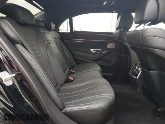 ✅ 2017 Mercedes-Benz S 550 • VIN: WDDUG8FB0HA305725 • Lot: 82068575. Wystawiony na Copart z przebiegiem 49 514 mil. Bezpłatny archiwum sprzedaży aukcyjnych z USA i szczegółowy raport historii pojazdu na DreamBid. Zdjęcie 10.