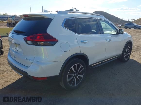 ✅ 2018 Nissan Rogue SL • VIN: JN8AT2MV7JW305043 • Lot: 43535714. Listed on IAAI with 65,176 mi. Free auction sales archive from the USA and detailed vehicle history report at DreamBid. Image 4.