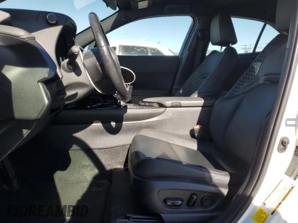 ✅ 2022 Lexus UX 200 • VIN: JTHX3JBH2N2050732 • Лот: 87304055. Опубликован ранее на Copart с пробегом 48 213 миль. Бесплатный доступ к архиву аукционных продаж из США и подробный отчёт об истории автомобиля на DreamBid. Изображение 7.