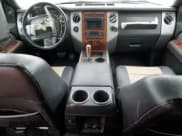 ✅ 2007 Ford Expedition Eddie Bauer • VIN: 1FMFU18567LA65203 • Lot: 84060025. Wystawiony na Copart z przebiegiem 150 177 mil. Bezpłatny archiwum sprzedaży aukcyjnych z USA i szczegółowy raport historii pojazdu na DreamBid. Zdjęcie 8.