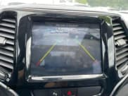 ✅ 2020 Jeep Cherokee Limited • VIN: 1C4PJMDXXLD562415 • Lot: 87179025. Wystawiony na Copart z przebiegiem 142 343 mil. Bezpłatny archiwum sprzedaży aukcyjnych z USA i szczegółowy raport historii pojazdu na DreamBid. Zdjęcie 11.