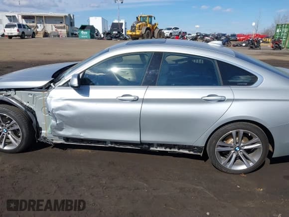 ✅ 2017 BMW 4 Series 430i xDrive • VIN: WBA4F9C33HG813083 • Lot: 41672146. Listed on IAAI with 16,890 mi. Free auction sales archive from the USA and detailed vehicle history report at DreamBid. Image 14.