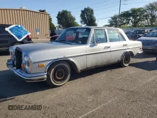 ✅ 1972 Mercedes-Benz 280 • VIN: 10806712014161 • Лот: 84593685. Опубликован ранее на Copart с пробегом 92 360 миль. Бесплатный доступ к архиву аукционных продаж из США и подробный отчёт об истории автомобиля на DreamBid. Изображение 1.