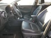 ✅ 2018 Hyundai Kona Limited • VIN: KM8K3CA53JU087815 • Lot: 91968935. Wystawiony na Copart z przebiegiem 69 322 mil. Bezpłatny archiwum sprzedaży aukcyjnych z USA i szczegółowy raport historii pojazdu na DreamBid. Zdjęcie 7.