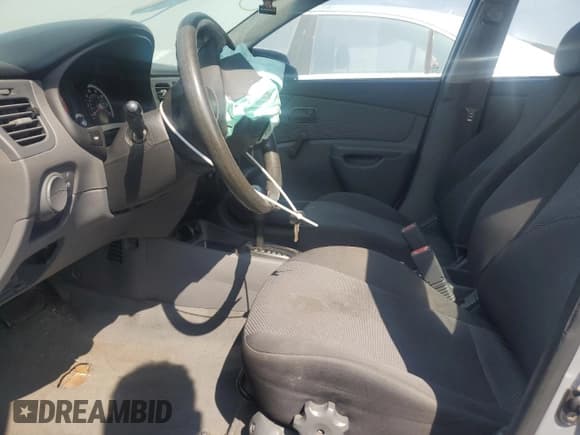 ✅ 2009 Kia Rio LX • VIN: KNADE223196505137 • Лот: 71867015. Опубликован ранее на Copart с пробегом 198 526 миль. Бесплатный доступ к архиву аукционных продаж из США и подробный отчёт об истории автомобиля на DreamBid. Изображение 7.