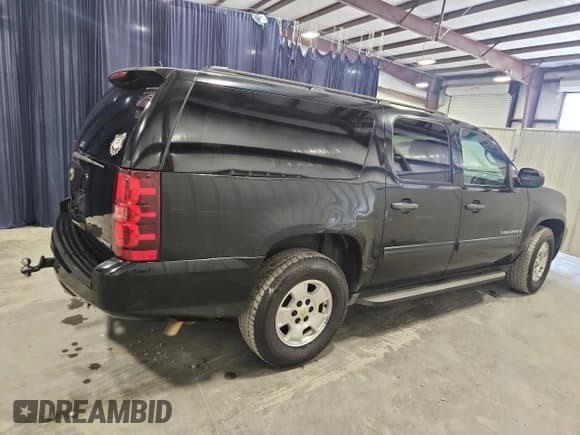 ✅ 2010 Chevrolet Suburban LS • VIN: 1GNUCHE0XAR161346 • Lot: 81223895. Listed on Copart with 211,599 mi. Free auction sales archive from the USA and detailed vehicle history report at DreamBid. Image 3.
