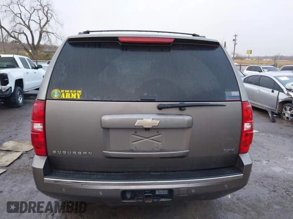 ✅ 2011 Chevrolet Suburban LTZ • VIN: 1GNSKKE33BR401419 • Lot: 38382388. Listed on IAAI with 196,842 mi. Free auction sales archive from the USA and detailed vehicle history report at DreamBid. Image 16.