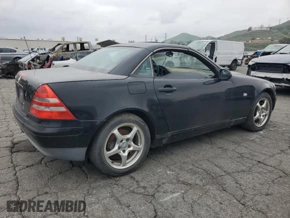 ✅ 1998 Mercedes-Benz SLK 230/320 • VIN: WDBKK47F3WF046432 • Lot: 50532165. Listed on Copart with 37,605 mi. Free auction sales archive from the USA and detailed vehicle history report at DreamBid. Image 3.