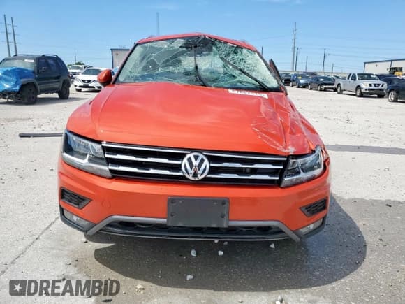 ✅ 2018 Volkswagen Tiguan SEL • VIN: 3VV3B7AX6JM021060 • Lot: 57887515. Wystawiony na Copart z przebiegiem 20 176 mil. Bezpłatny archiwum sprzedaży aukcyjnych z USA i szczegółowy raport historii pojazdu na DreamBid. Zdjęcie 5.